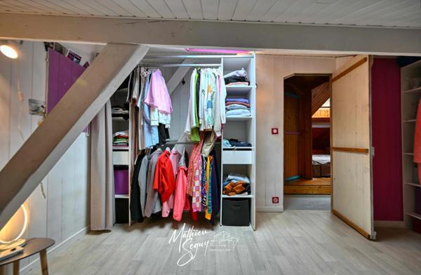 Maison de village avec jardin paysager