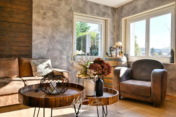 Maison de village avec jardin paysager