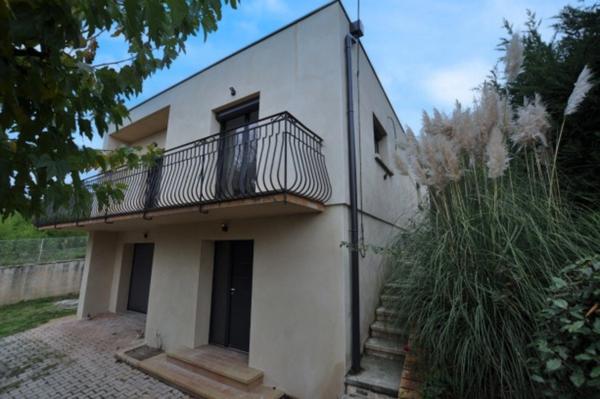 Maison 108 m² habitables - 3 chambres - sous sol complet - reconstruite à neuf.