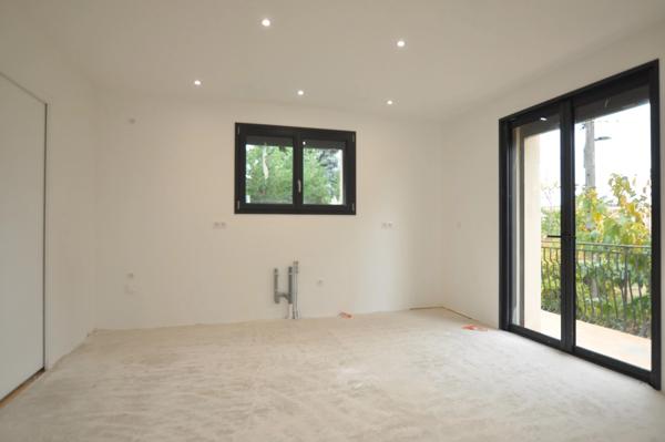 Maison 108 m² habitables - 3 chambres - sous sol complet - reconstruite à neuf.