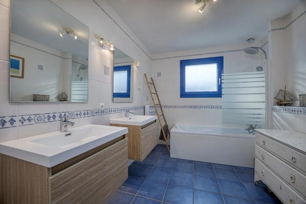 Maison à vendre 11 pièces PREVESSIN MOENS (01)