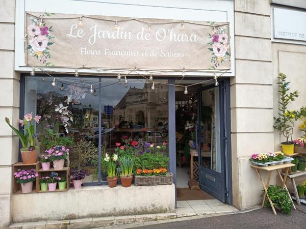 MURS DE BOUTIQUE EMPLACEMENT N°1 IMMEUBLE EN ANGLE SUR LA PLACE NOTRE DAME