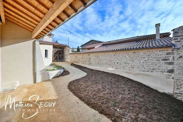 Sur les hauteurs de Thurins - Plateau de 100m² en duplex à aménager avec terrasse, 2 stationnements et 1 cave