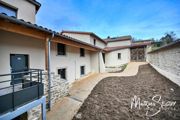 Sur les hauteurs de Thurins - Plateau de 100m² en duplex à aménager avec terrasse, 2 stationnements et 1 cave
