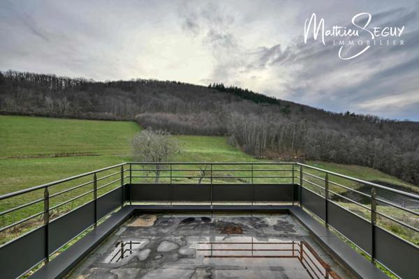 Sur les hauteurs de Thurins - Plateau de 100m² en duplex à aménager avec terrasse, 2 stationnements et 1 cave