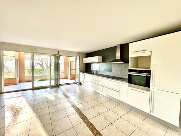 Saint-Raphaël centre-T3 76M2 -sejour 35M2 sud -garage parking A VOIR !!