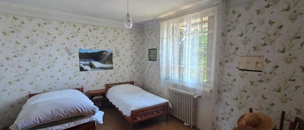 Maison individuelle 4chambres sur  sous-sol total Provins très proche