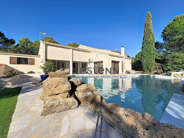 Maison Uchaux 10 pièce(s) environ 205m²