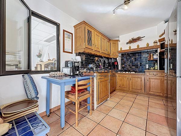 Maison Uchaux 10 pièce(s) environ 205m²