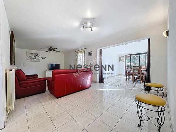 Maison Uchaux 10 pièce(s) environ 205m²