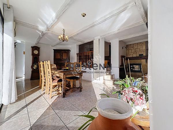 Maison Uchaux 10 pièce(s) environ 205m²