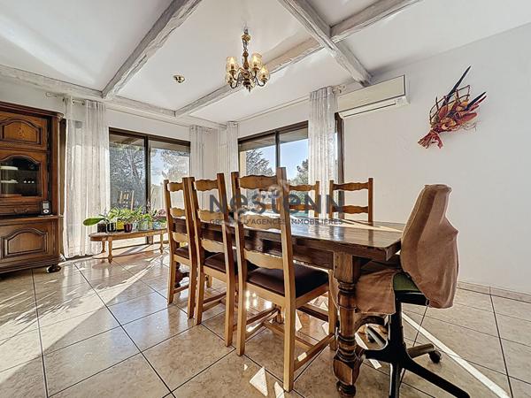 Maison Uchaux 10 pièce(s) environ 205m²