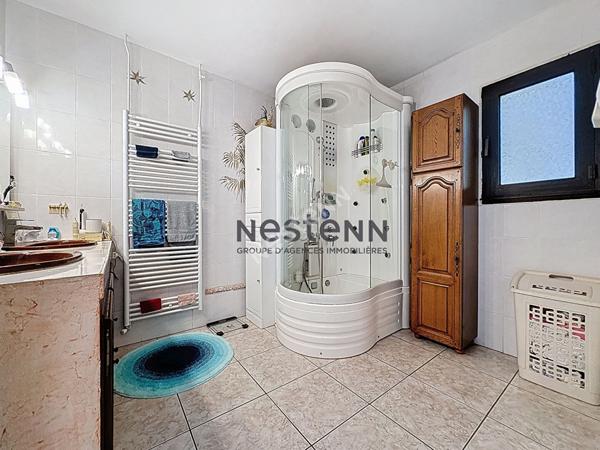 Maison Uchaux 10 pièce(s) environ 205m²