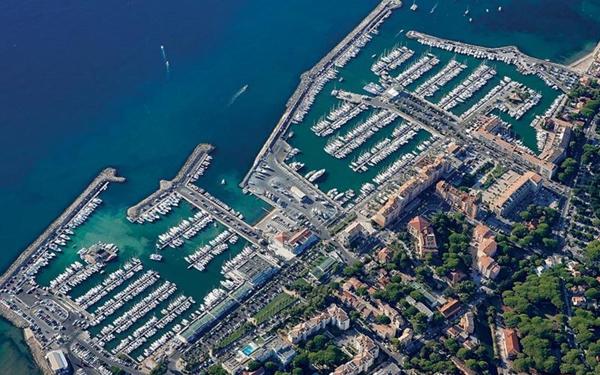 Appartement à vendre    3 pièces • 65,02 m2 Hyères