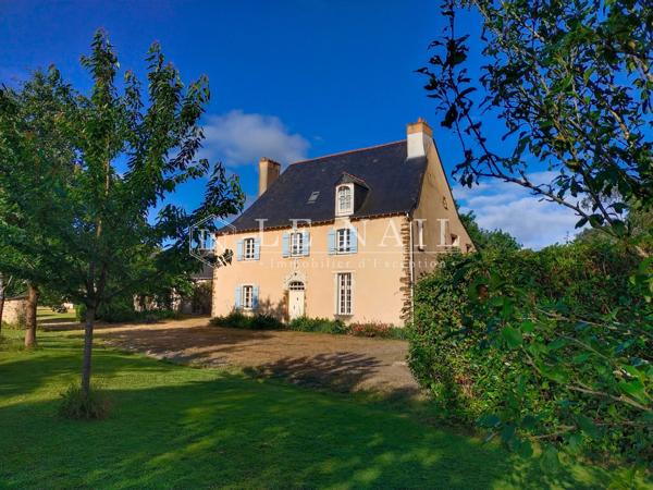Manoir XVIe restauré et sa longère XIXe en Sud Mayenne
