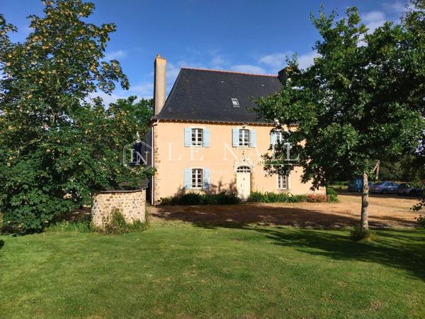 Manoir XVIe restauré et sa longère XIXe en Sud Mayenne