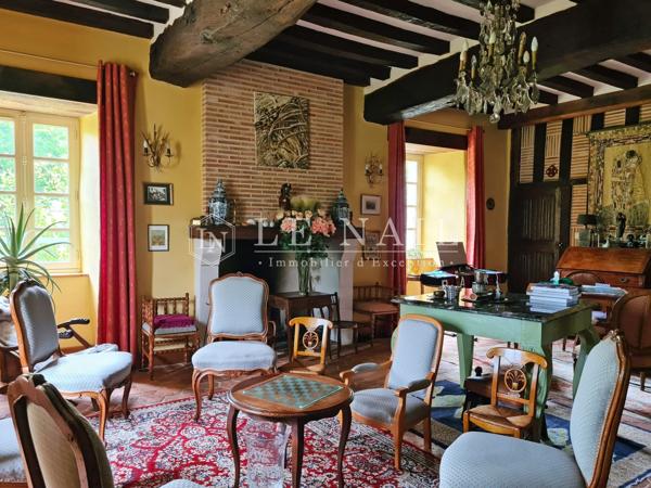Manoir XVIe restauré et sa longère XIXe en Sud Mayenne