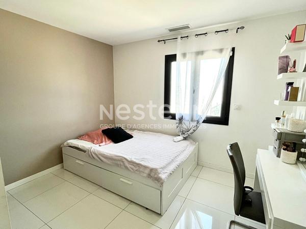 Maison contemporaine T6 de 168 m² avec piscine et jardin arboré à vendre à Montredon proche Carcassonne