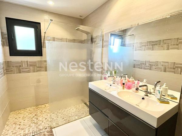 Maison contemporaine T6 de 168 m² avec piscine et jardin arboré à vendre à Montredon proche Carcassonne