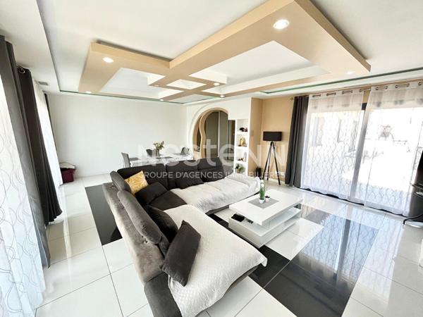 Maison contemporaine T6 de 168 m² avec piscine et jardin arboré à vendre à Montredon proche Carcassonne