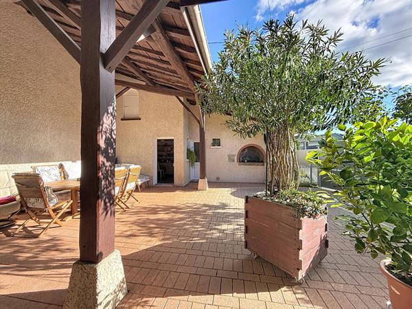 Belle maison à Meximieux de 140m² avec 5 chambres sur un jardin de 565m² avec terrasse couverte et garage