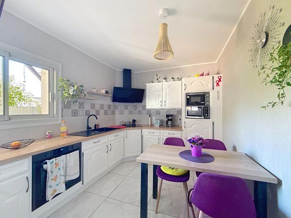 Belle maison à Meximieux de 140m² avec 5 chambres sur un jardin de 565m² avec terrasse couverte et garage