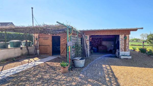 Jolie maison ancienne avec dépendances !