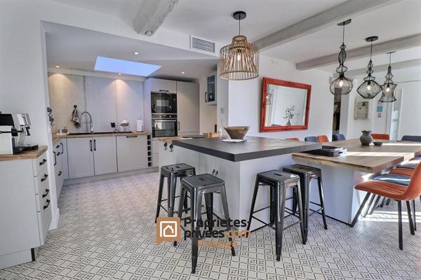 UZES, proche Pont du Gard , belle villa avec piscine