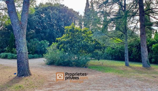 UZES, proche Pont du Gard , belle villa avec piscine