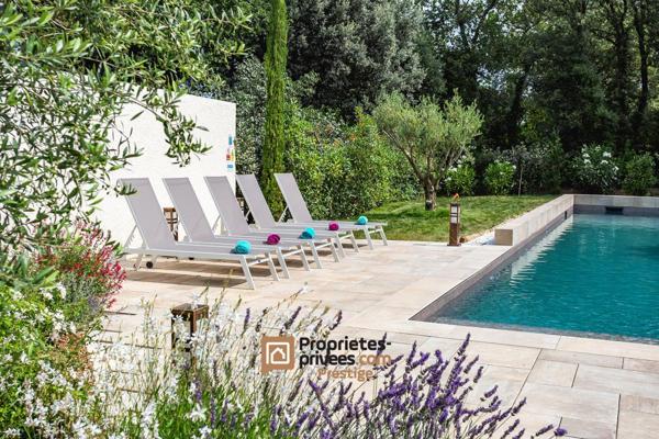 UZES, proche Pont du Gard , belle villa avec piscine