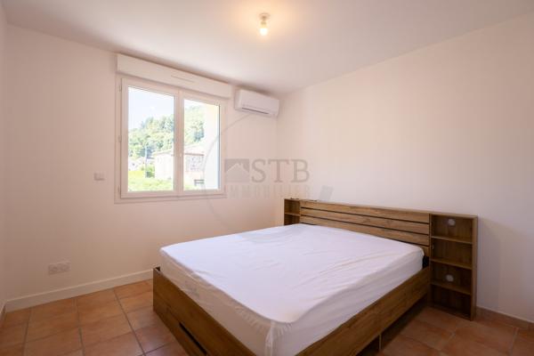 Appartement à louer, 5 pièces - Vals-les-Bains 07600