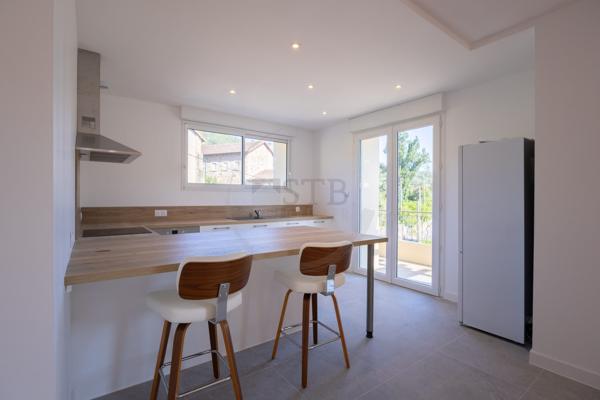 Appartement à louer, 5 pièces - Vals-les-Bains 07600