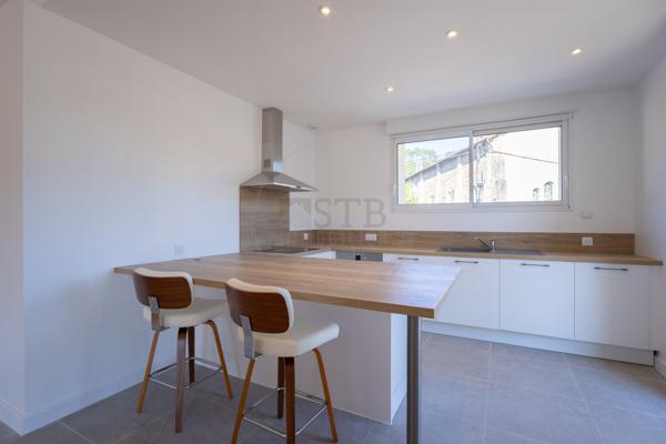 Appartement à louer, 5 pièces - Vals-les-Bains 07600