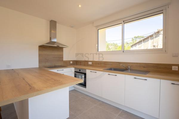 Appartement à louer, 5 pièces - Vals-les-Bains 07600