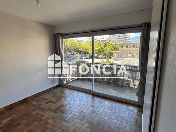 Location Studio 29.21 m² - 68 RUE DES ECOLES Chambery 73000