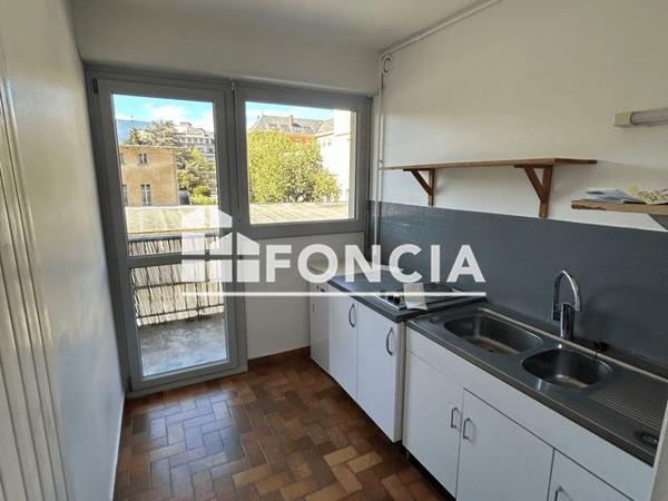 Location Studio 29.21 m² - 68 RUE DES ECOLES Chambery 73000