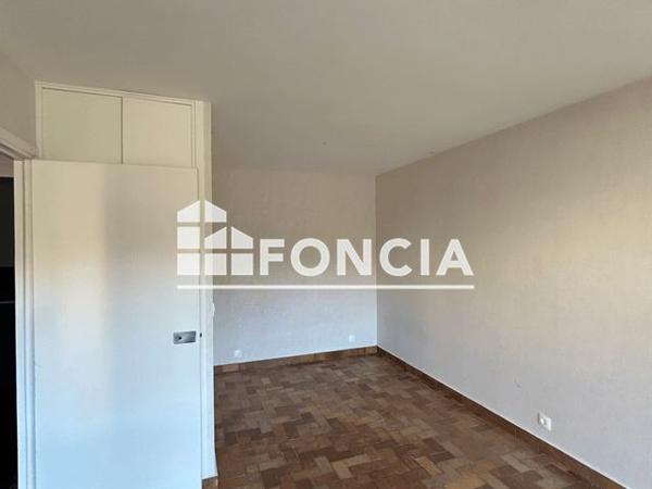 Location Studio 29.21 m² - 68 RUE DES ECOLES Chambery 73000