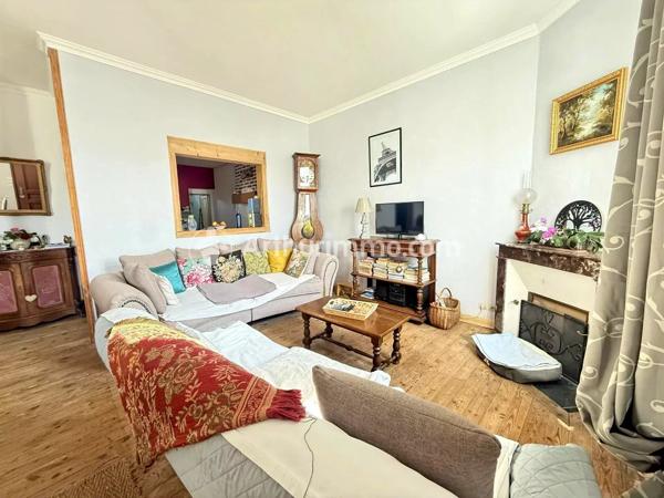 Vente                                                      Maison
                        
                     3 pièces                      77 m2                     à Neuvic
