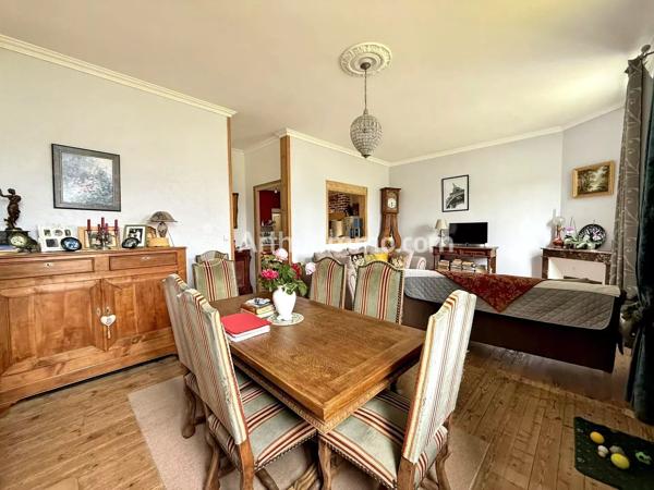Vente                                                      Maison
                        
                     3 pièces                      77 m2                     à Neuvic