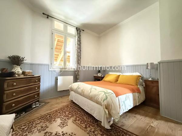 Vente                                                      Maison
                        
                     3 pièces                      77 m2                     à Neuvic