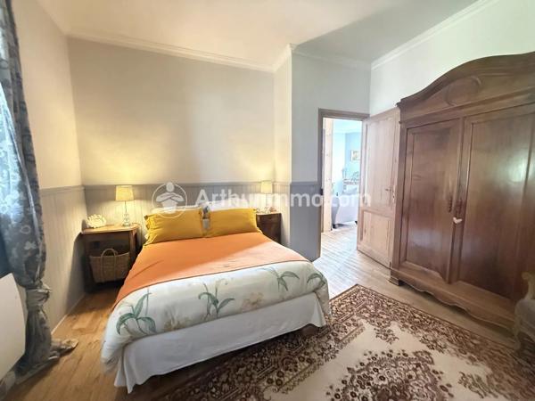 Vente                                                      Maison
                        
                     3 pièces                      77 m2                     à Neuvic