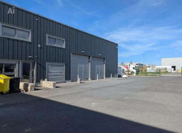 SECTEUR CREIL - Local d'activité 650 m2 + 120 m2 bureaux Individuel