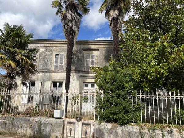 Maison à vendre |  Saint-Hilaire-la-Palud |  7 pièces | 246 m²