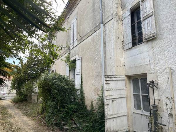 Maison à vendre |  Saint-Hilaire-la-Palud |  7 pièces | 246 m²