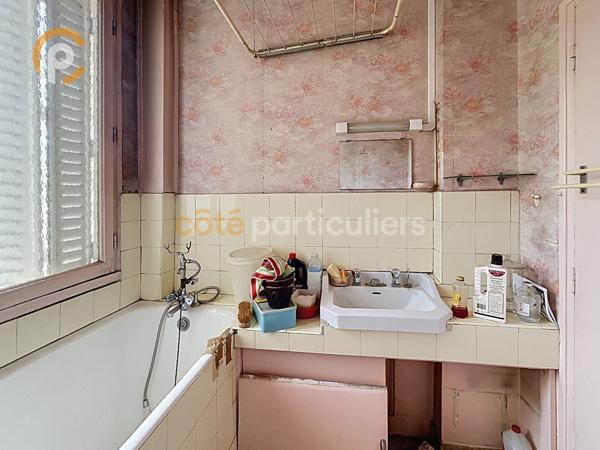 Vente
                Appartement63 m² - 3 Pièces -
                    LE KREMLIN BICETRE (94270)