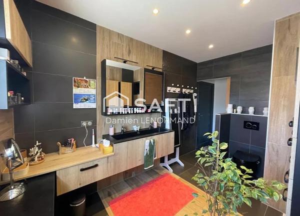 Villa contemporaine à ORS beau terrain et piscine