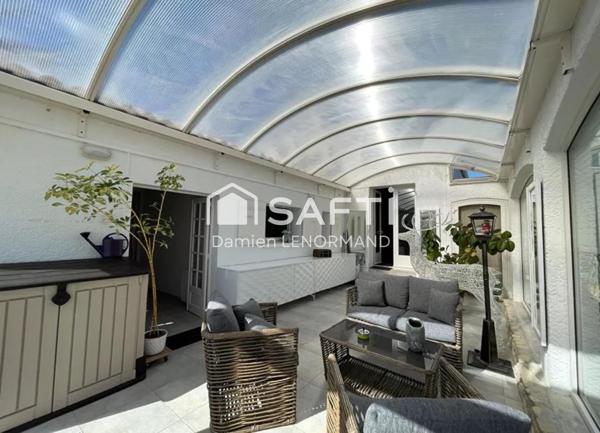 Villa contemporaine à ORS beau terrain et piscine