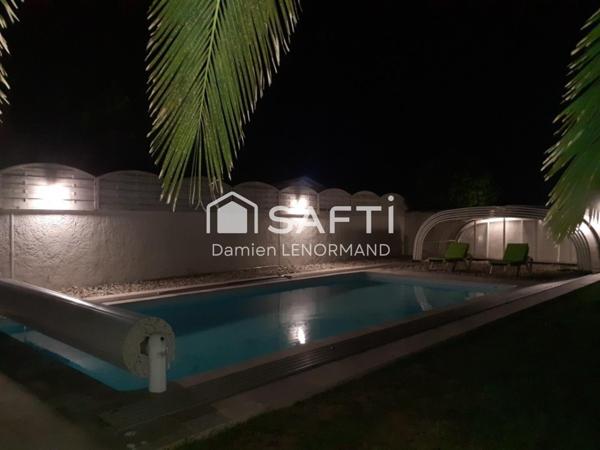 Villa contemporaine à ORS beau terrain et piscine