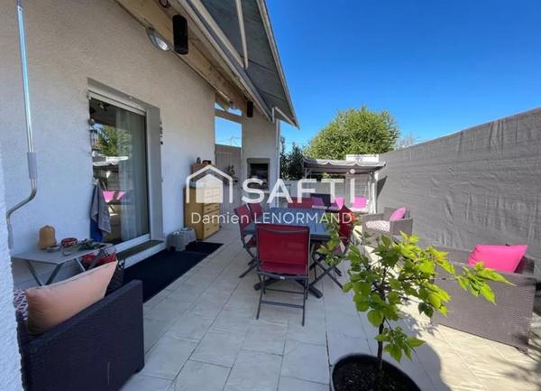 Villa contemporaine à ORS beau terrain et piscine