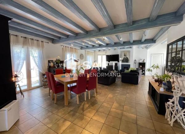 Villa contemporaine à ORS beau terrain et piscine